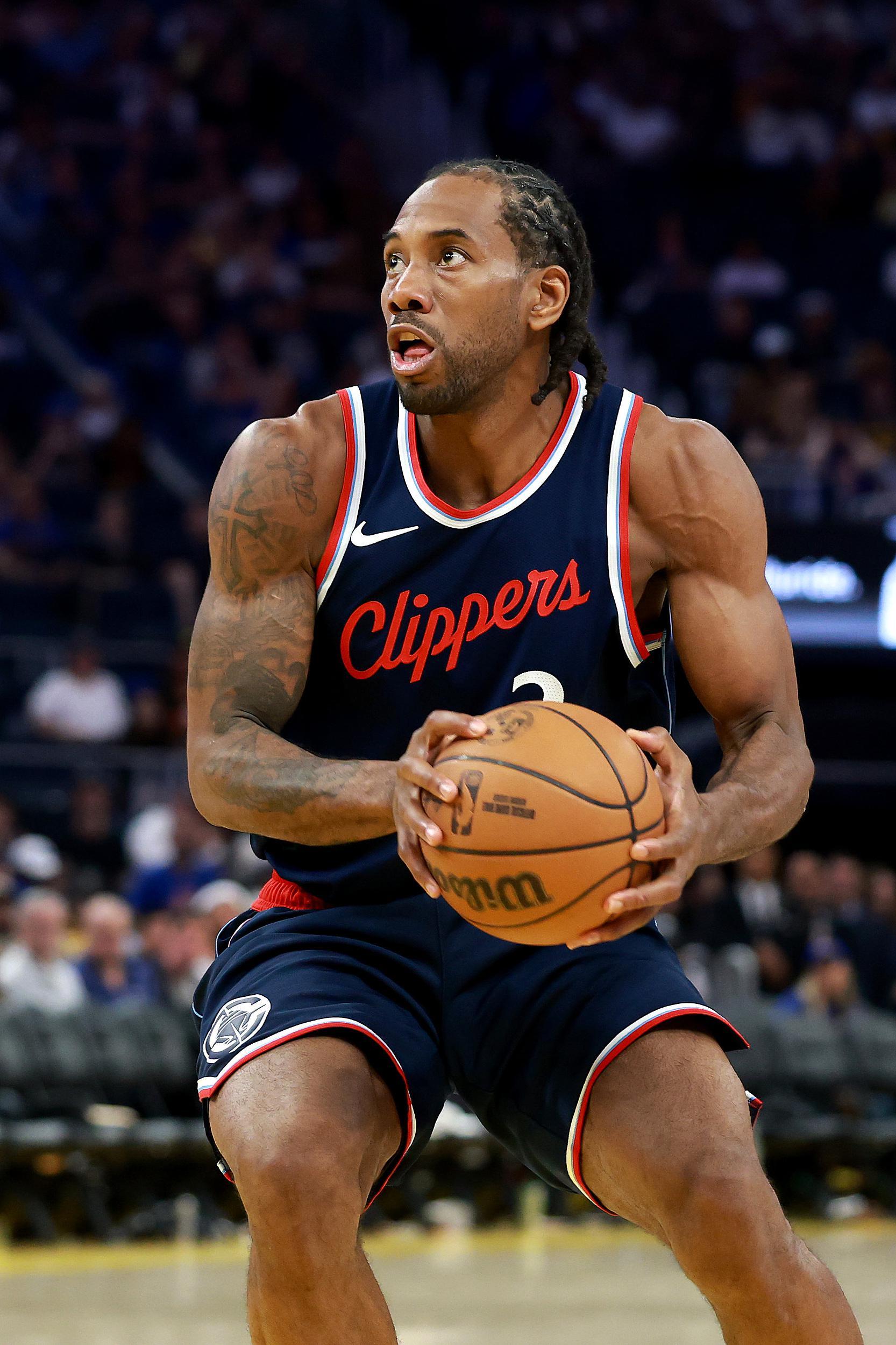 联盟高管：湖人2019年没签下伦纳德，简直是躲过一劫